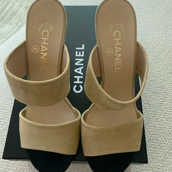 CHANEL suede mules with Pearl heels - Picture 3 of 8